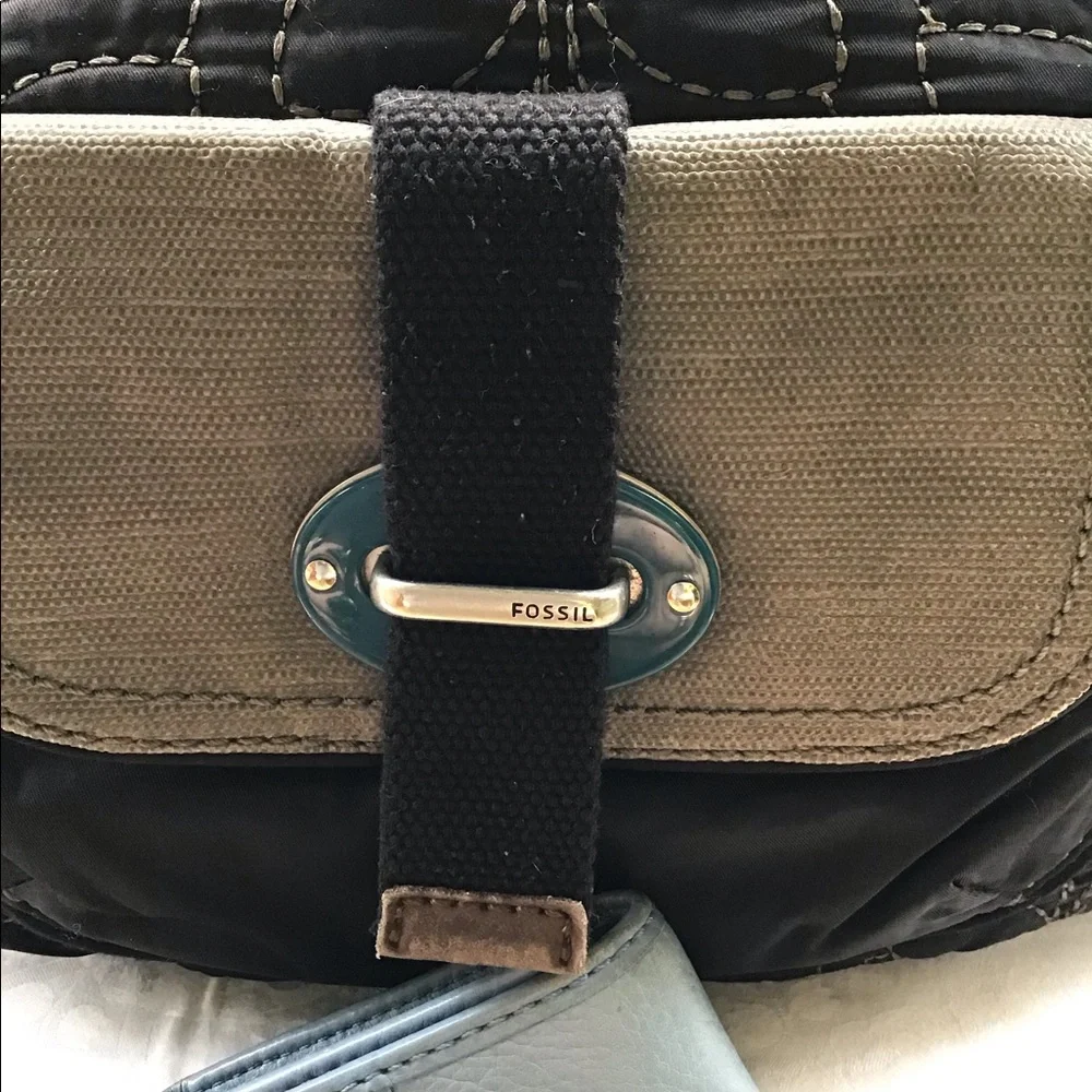 FOSSIL PURSE AND WALLET - Picture 4 of 15